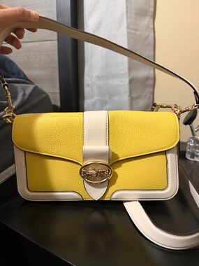 Coach Georgie Shoulder Bag in Retro yellow/chalk. (NEW) never worn